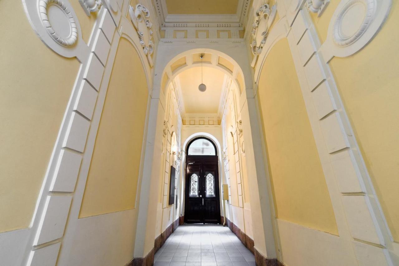 View To The Roofs Luxury Apartment With 2 Bedrooms Budapest Exterior photo