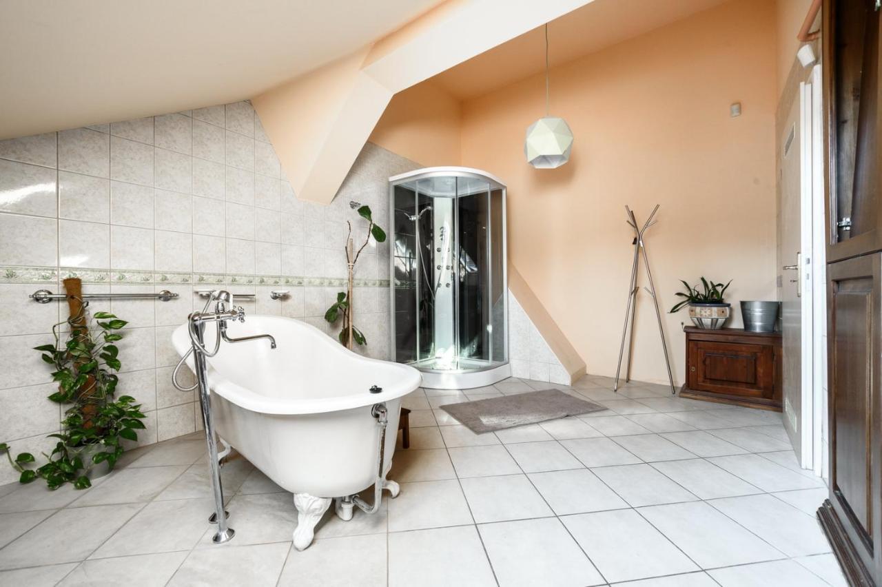 View To The Roofs Luxury Apartment With 2 Bedrooms Budapest Exterior photo