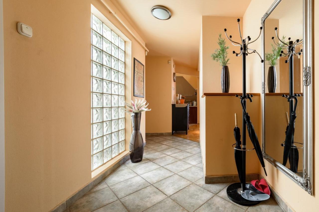 View To The Roofs Luxury Apartment With 2 Bedrooms Budapest Exterior photo