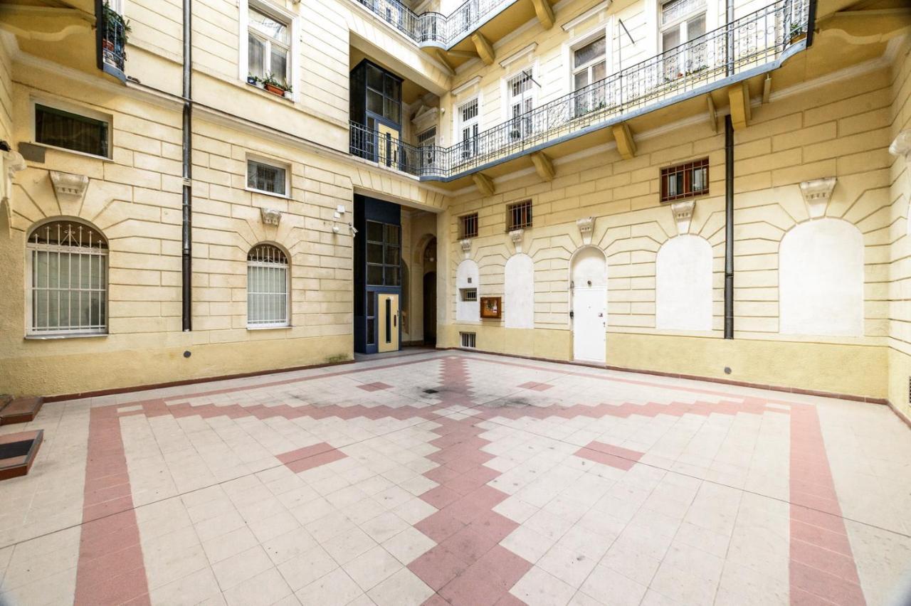 View To The Roofs Luxury Apartment With 2 Bedrooms Budapest Exterior photo