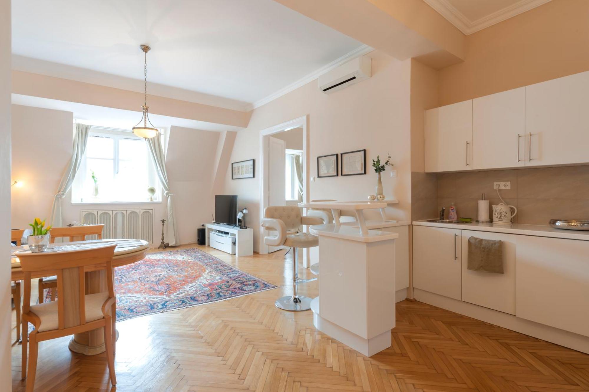 View To The Roofs Luxury Apartment With 2 Bedrooms Budapest Exterior photo