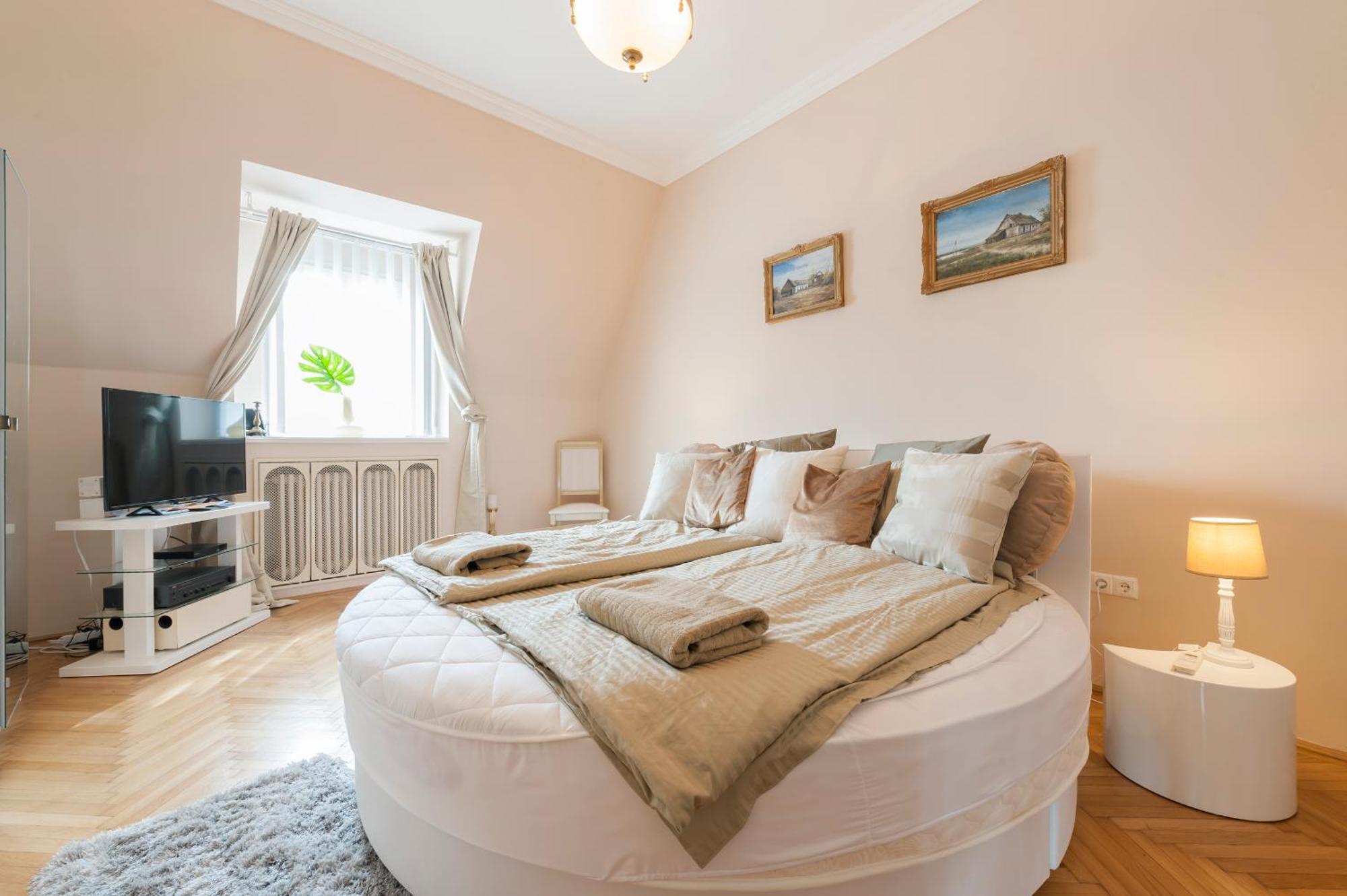 View To The Roofs Luxury Apartment With 2 Bedrooms Budapest Exterior photo