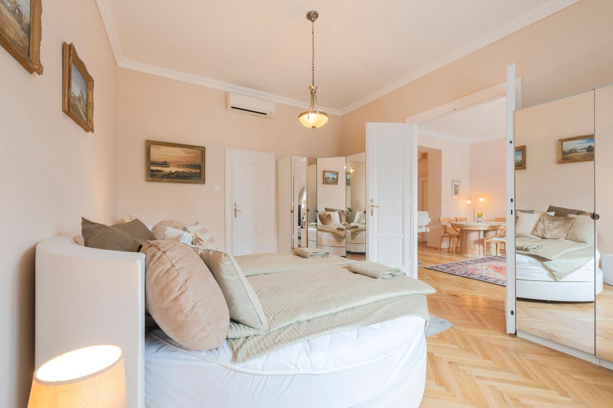 View To The Roofs Luxury Apartment With 2 Bedrooms Budapest Exterior photo