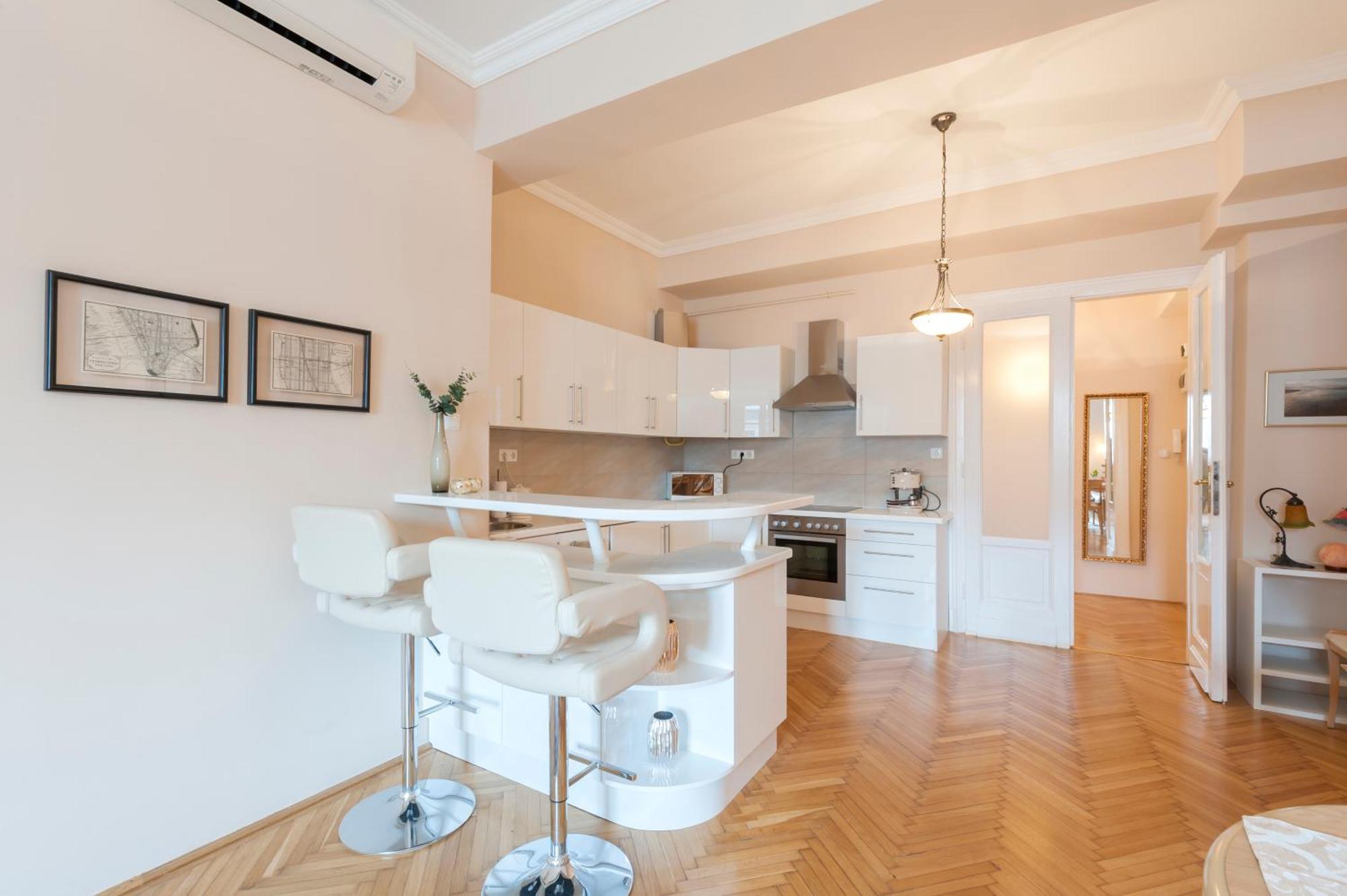 View To The Roofs Luxury Apartment With 2 Bedrooms Budapest Exterior photo