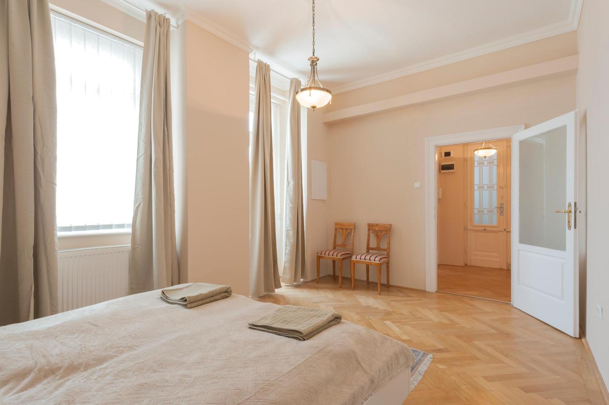 View To The Roofs Luxury Apartment With 2 Bedrooms Budapest Exterior photo
